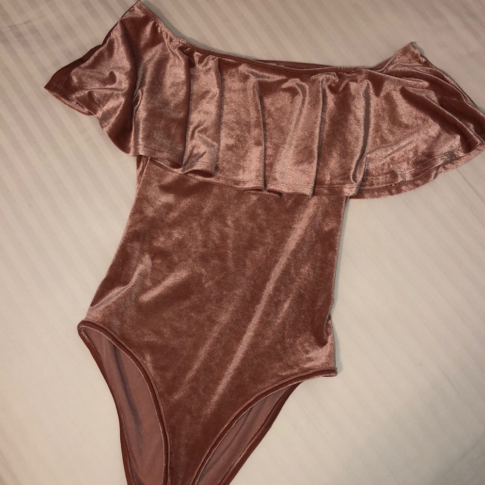 Forever 21 off shoulder bodysuit - size S